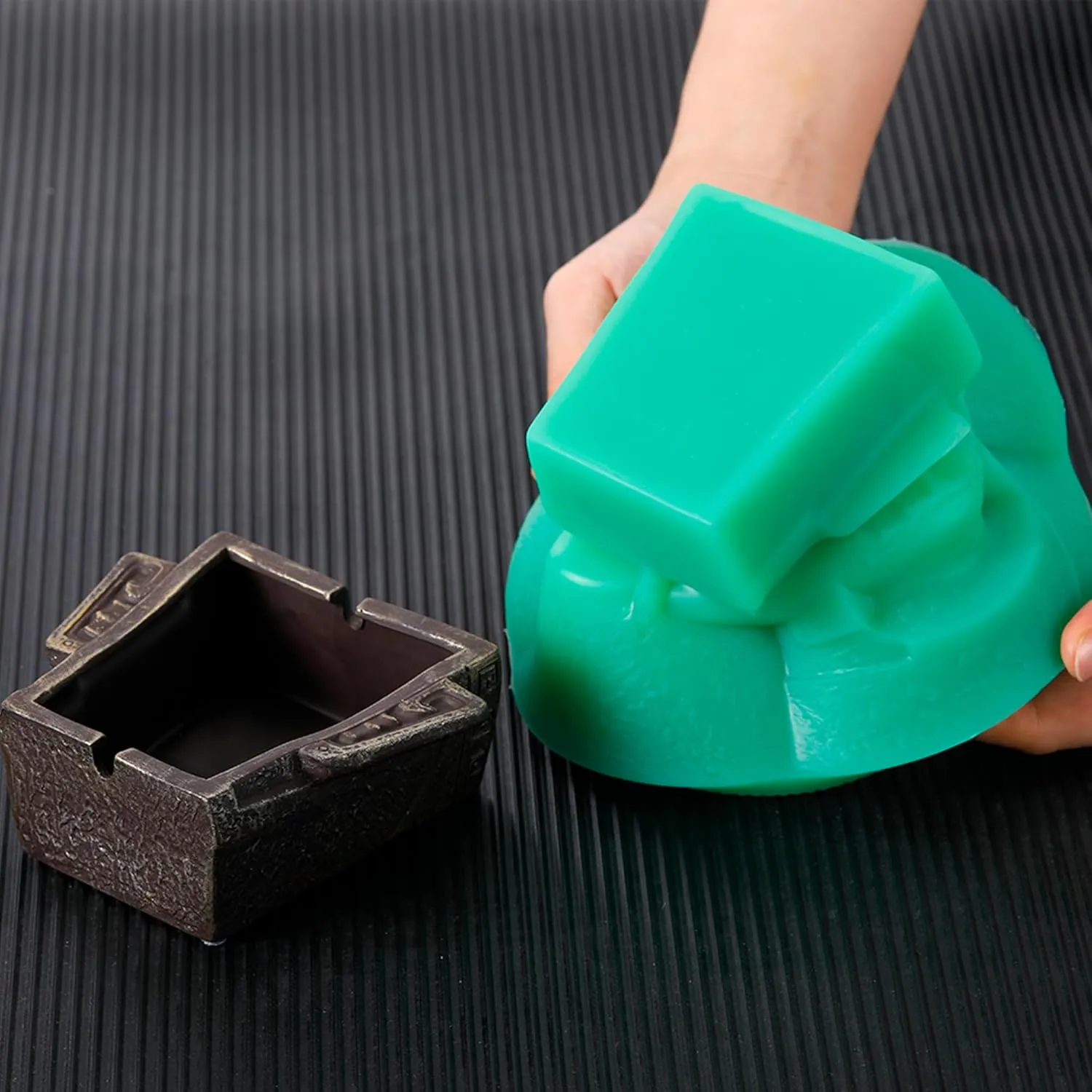 BBDINO Silicone Mold Making Kit, Super Elastic Liquid Silicon for Mold Making, N.W. 21.2 oz, 1:1 by Volume, Jade Green, Ideal for Casting Silicone Molds for Resin/Plaster/Wax/Jewelry etc.