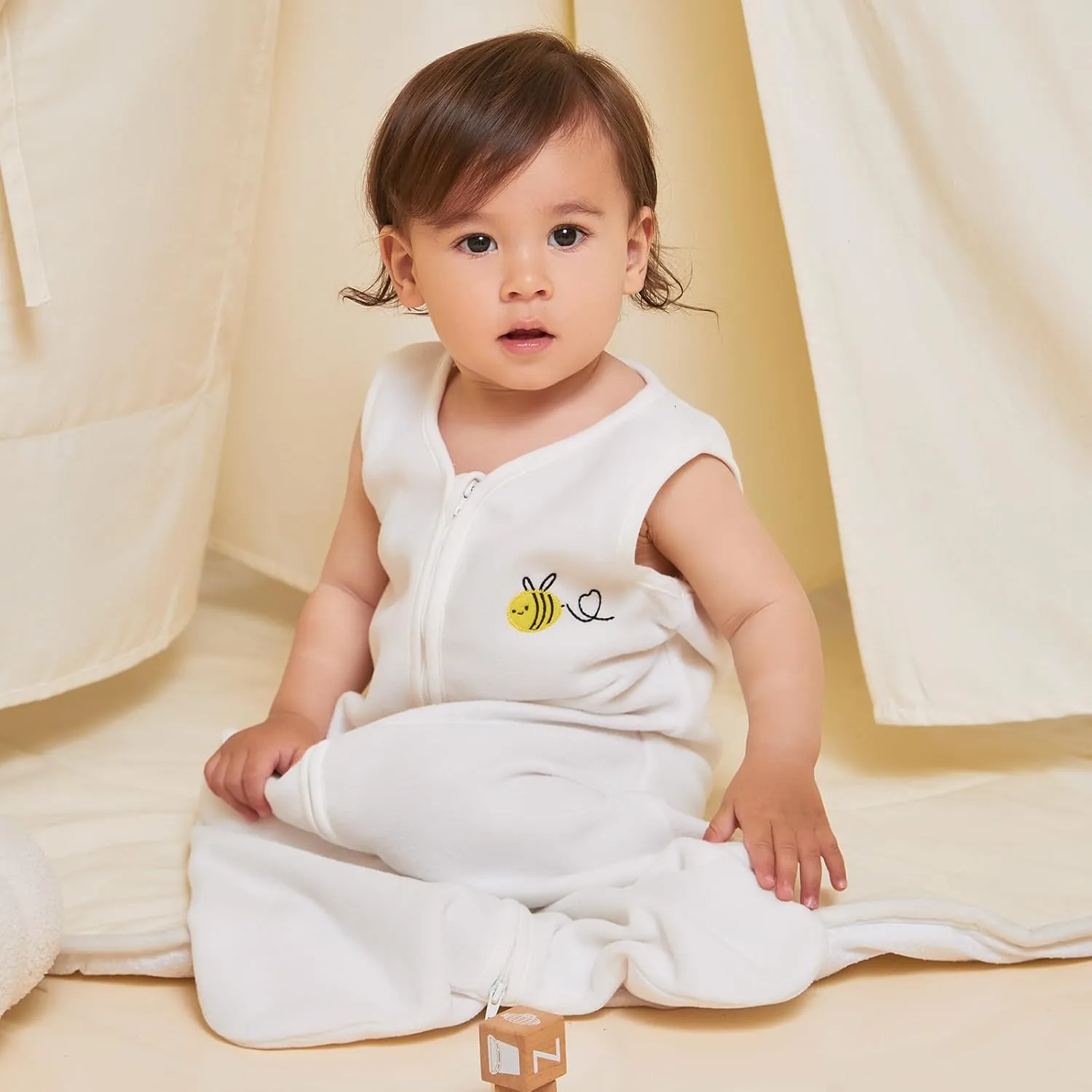 DaysU Micro Fleece Sleep Sack 6-12 Months, 1.0 TOG Sleeveless Wearable Blanket With 2-Way Zipper, Baby Sleeping Bag Unisex, 1 Pack, Off-White Bee