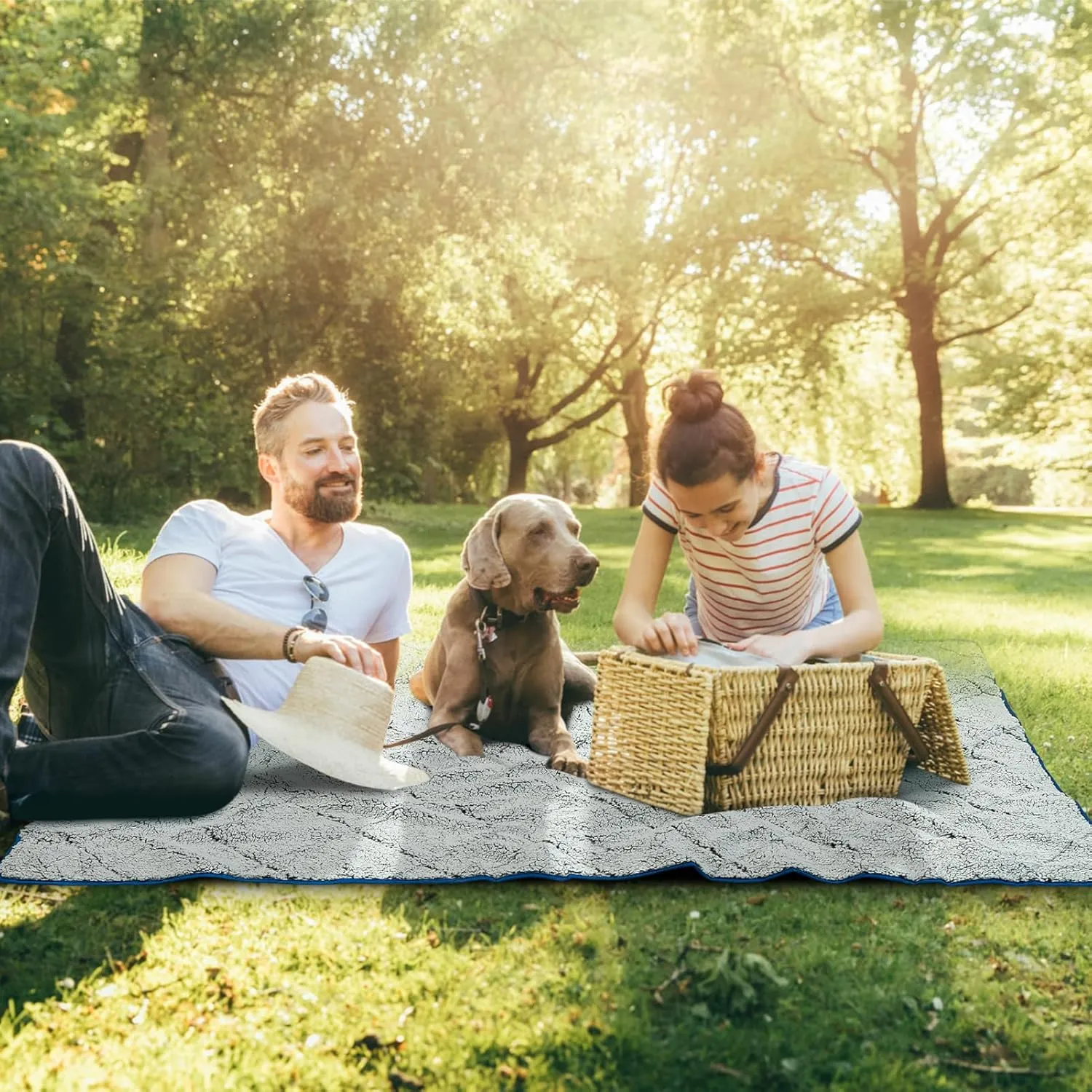 Sherpa Warm Outdoor Camping Blanket - Waterproof Stadium Blanket for Cold Weather, Camp, Sports Mom and Concert - Camping Quilt